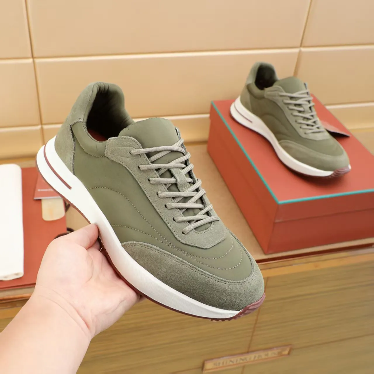 Factory price: 460💰Loro Piana niche classic jogging shoes, men's lace-up casual shoes and sneakers, high-quality lightweight and comfortable fabrics, suitable for outdoor leisure, the color scheme is young and energetic, and it looks great with sportswear or casual suits! Size: 38-44 (45. Customized)